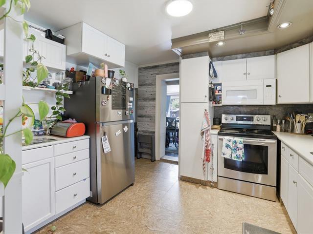 200 Garson Dr, Garson, MB