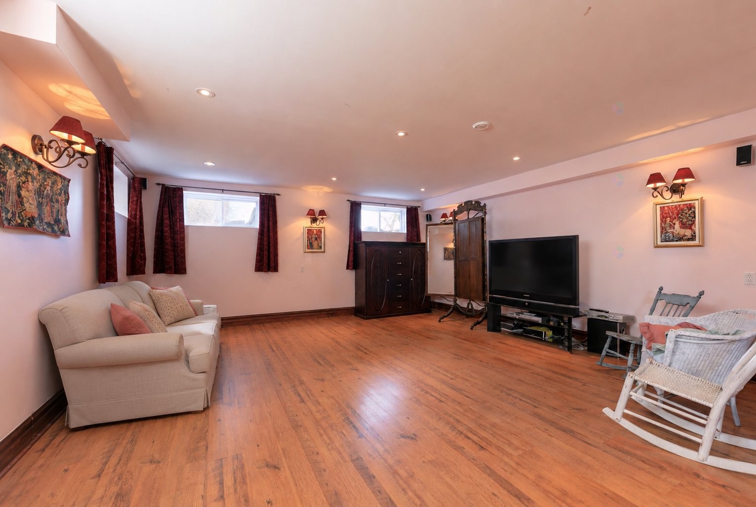 Salle de jeux - 12 Av. St-Joachim, Pointe-Claire, QC - Indoor Photo Showing Other Room