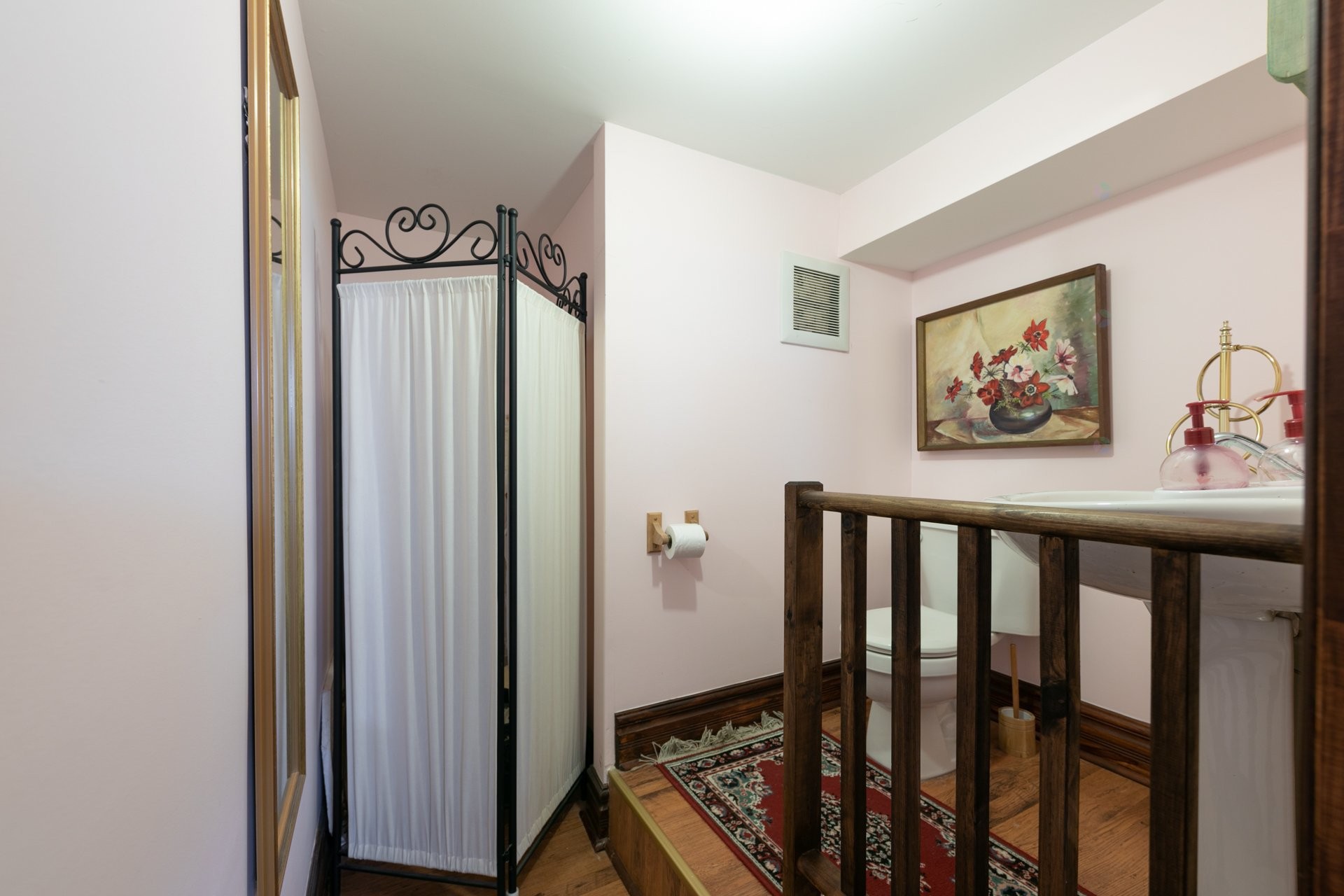 Salle d'eau - 12 Av. St-Joachim, Pointe-Claire, QC - Indoor Photo Showing Other Room