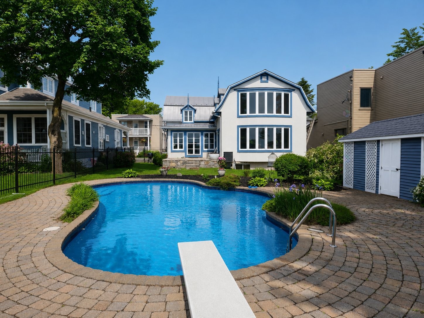 Cour - 12 Av. St-Joachim, Pointe-Claire, QC - Outdoor With In Ground Pool