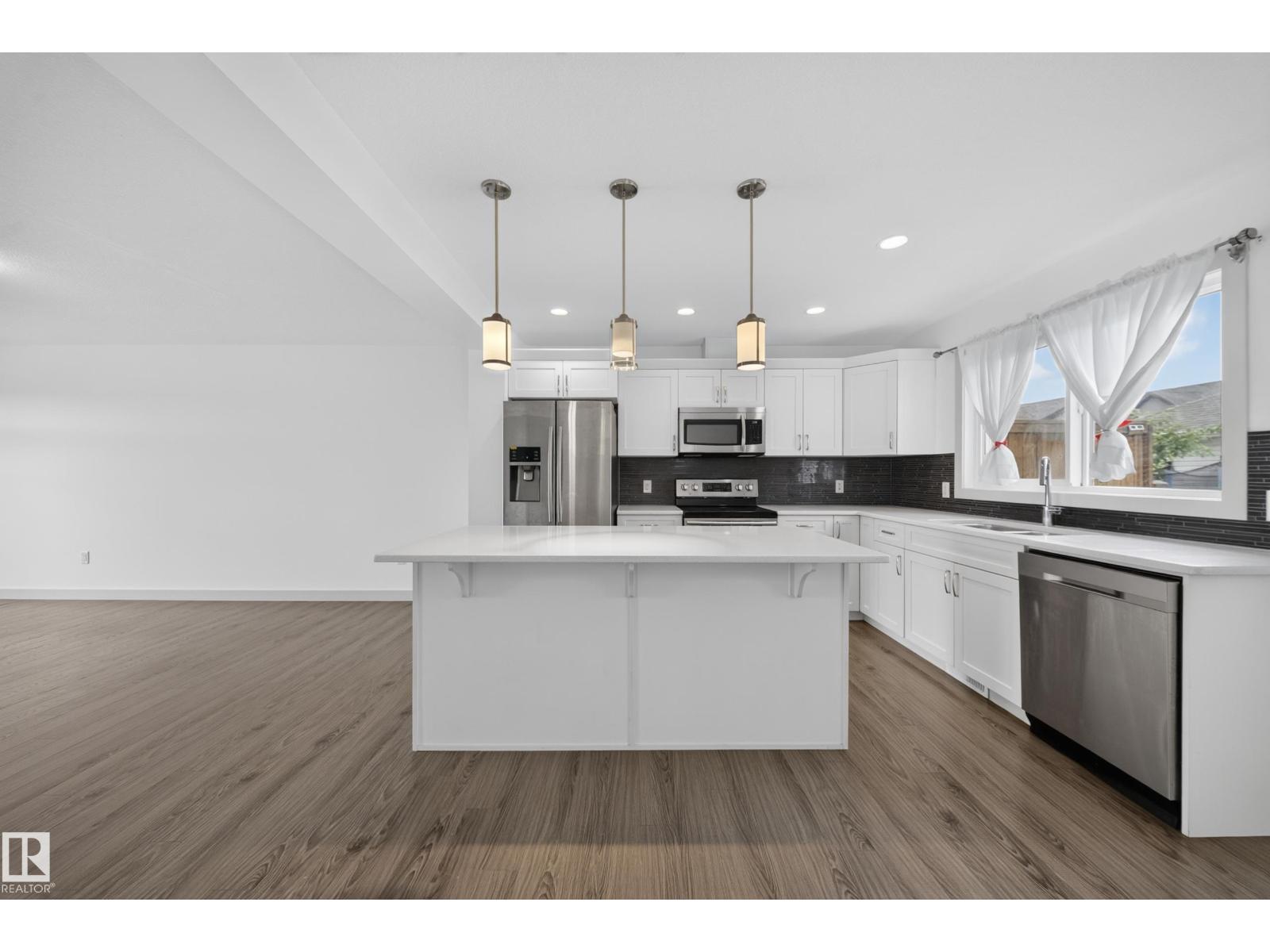 227 Cy Becker Blvd Nw, Edmonton, AB