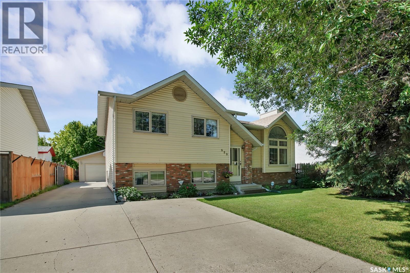 523 Pendygrasse Road, Saskatoon, SK