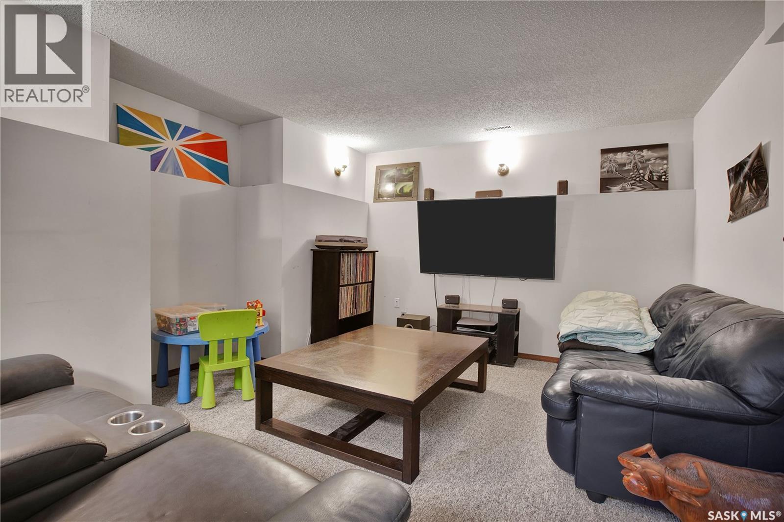 523 Pendygrasse Road, Saskatoon, SK