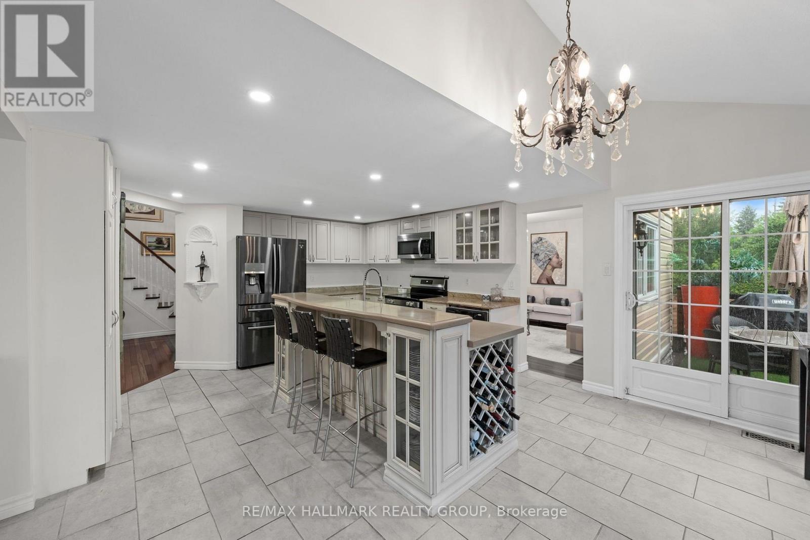 Kitchen with granite counters - 29 Depper Place, Ottawa, ON