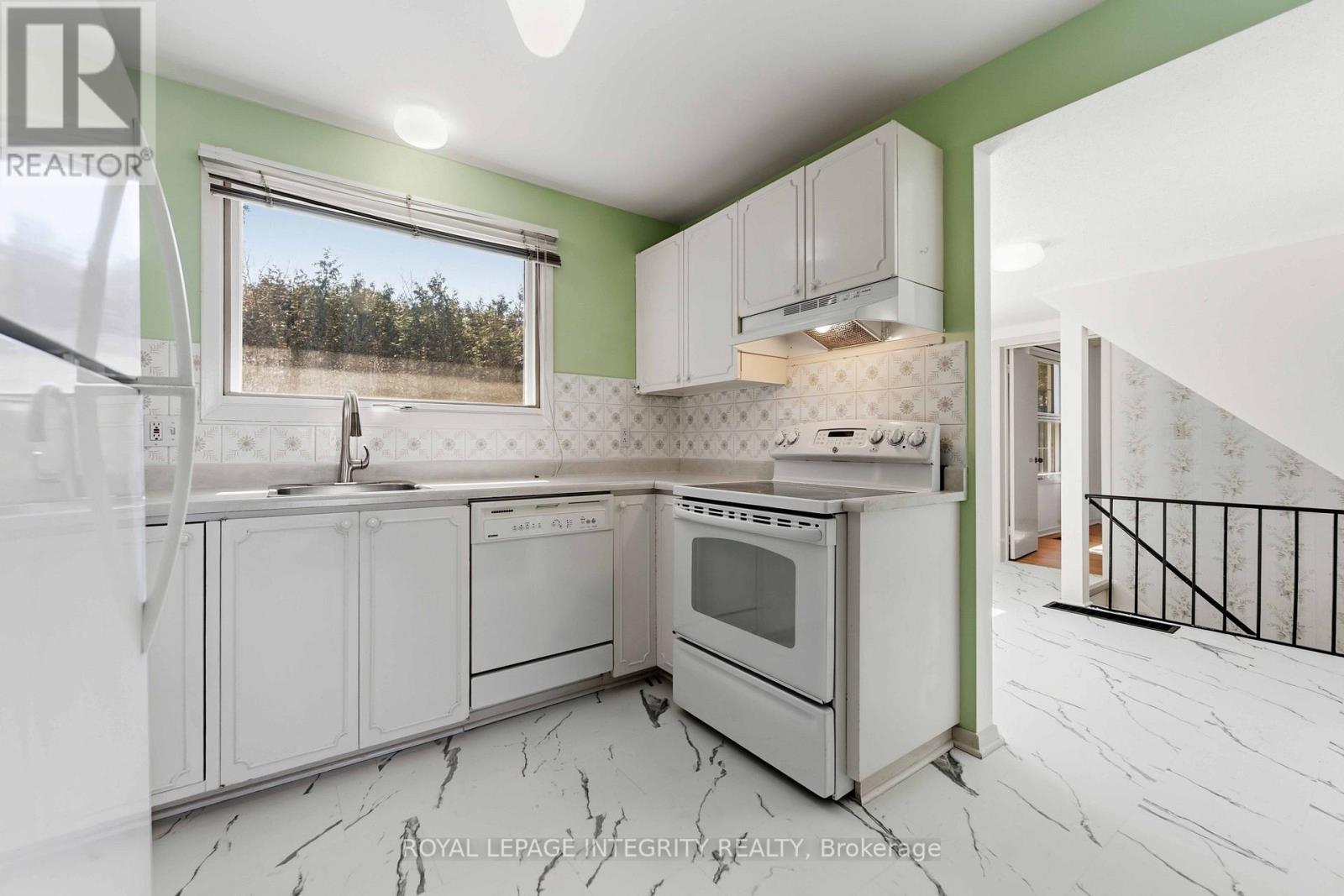 1842 Playfair Drive, Ottawa, ON