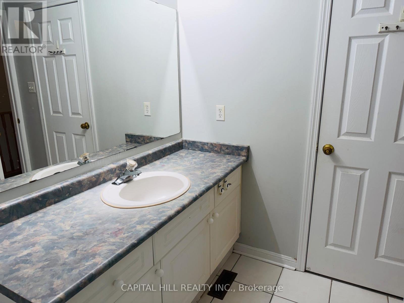 Upper - 5959 Stonebriar Crescent, Mississauga, ON