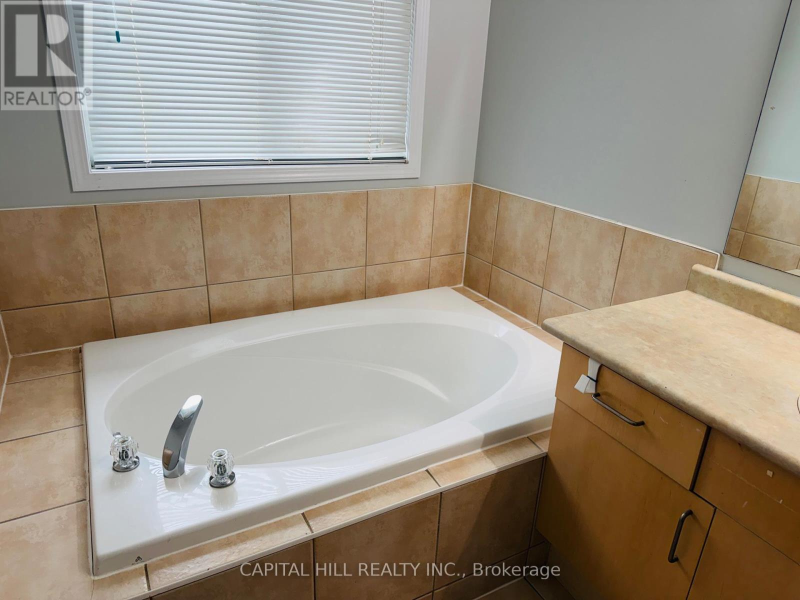 Upper - 5959 Stonebriar Crescent, Mississauga, ON