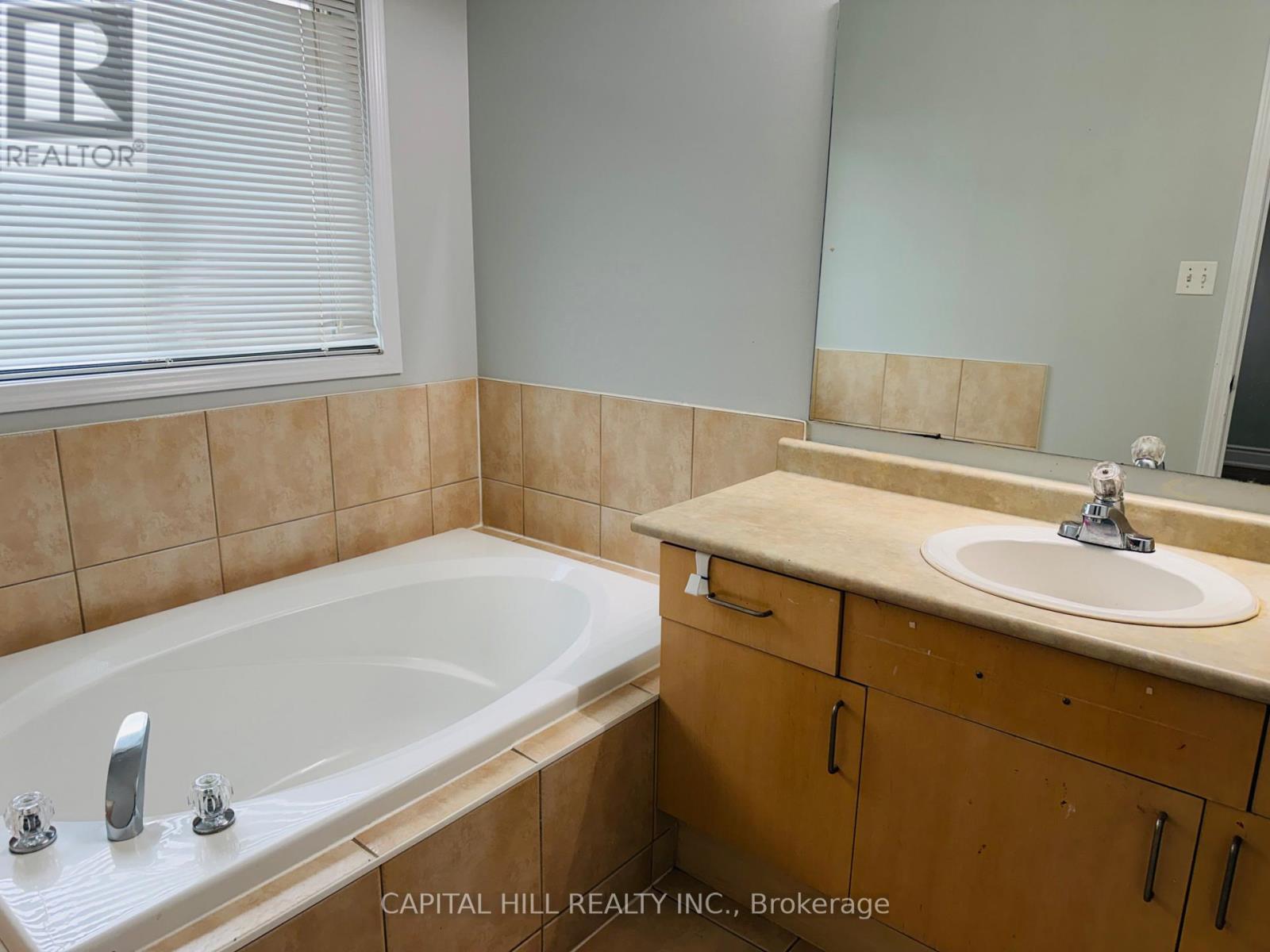 Upper - 5959 Stonebriar Crescent, Mississauga, ON