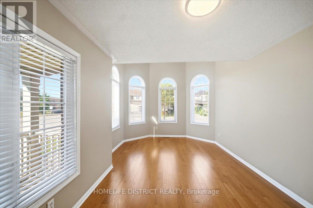 901 Bennett Boulevard, Milton, ON - Indoor Photo Showing Other Room