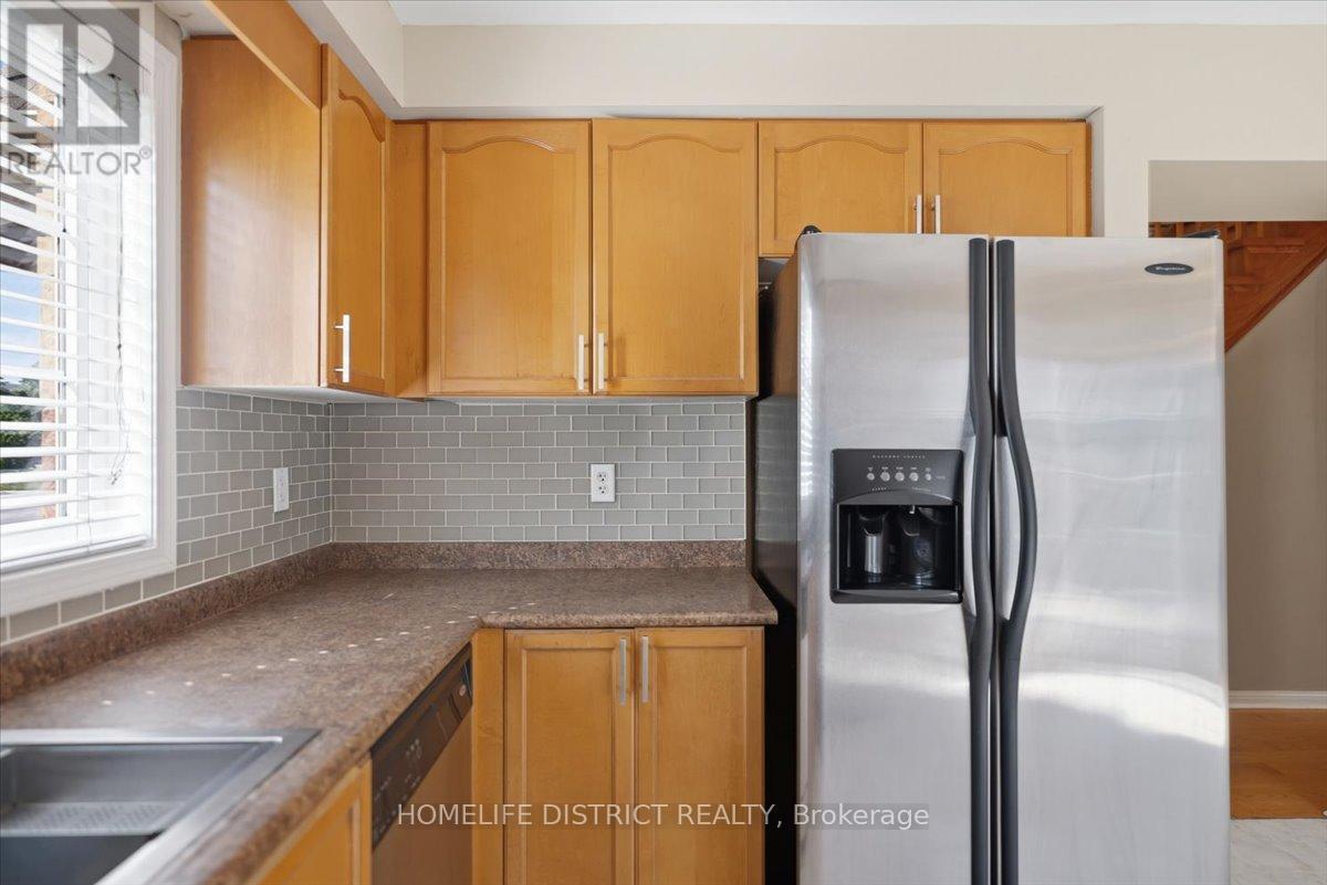 901 Bennett Boulevard, Milton, ON - Indoor Photo Showing Kitchen