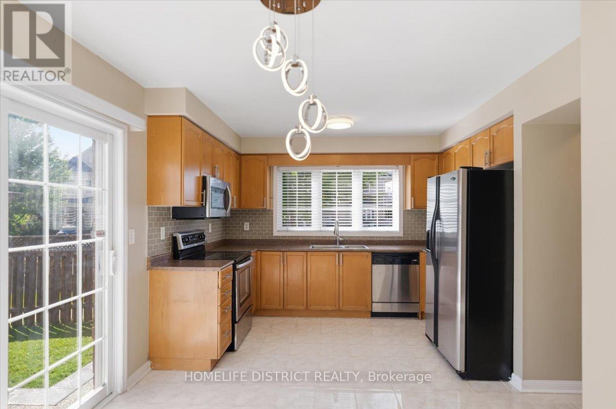 901 Bennett Boulevard, Milton, ON - Indoor Photo Showing Kitchen