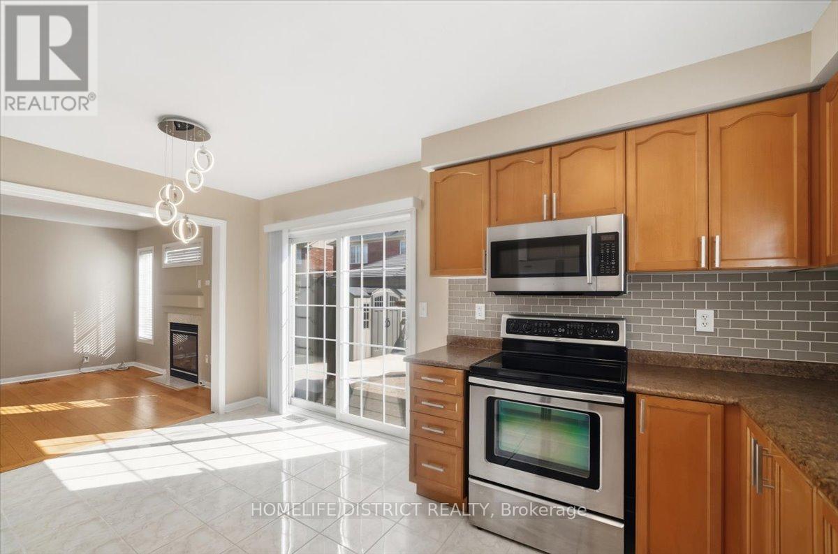 901 Bennett Boulevard, Milton, ON - Indoor Photo Showing Kitchen