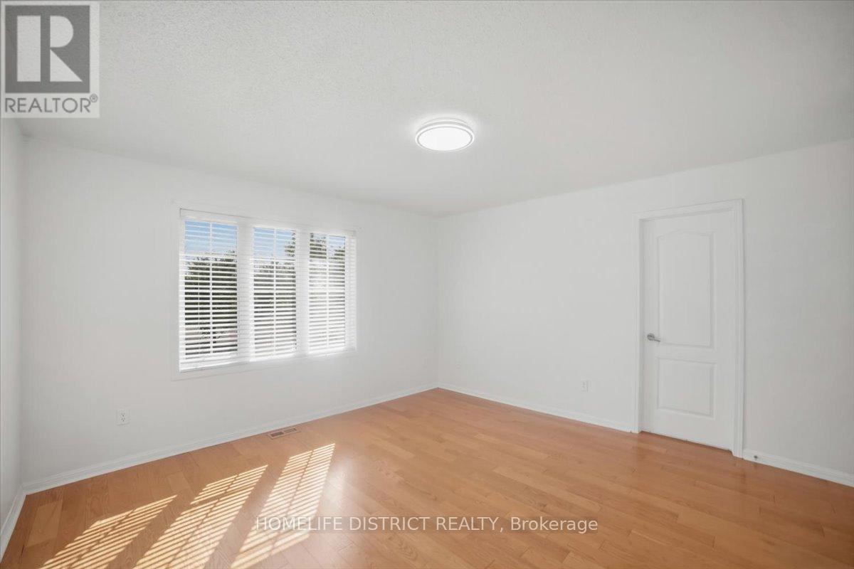 901 Bennett Boulevard, Milton, ON - Indoor Photo Showing Other Room