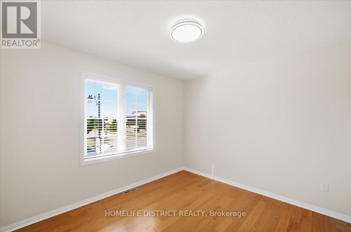 901 Bennett Boulevard, Milton, ON - Indoor Photo Showing Other Room