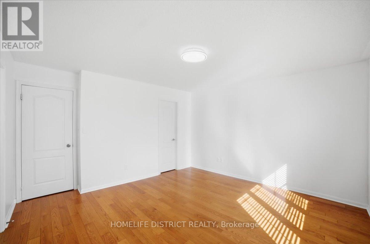 901 Bennett Boulevard, Milton, ON - Indoor Photo Showing Other Room