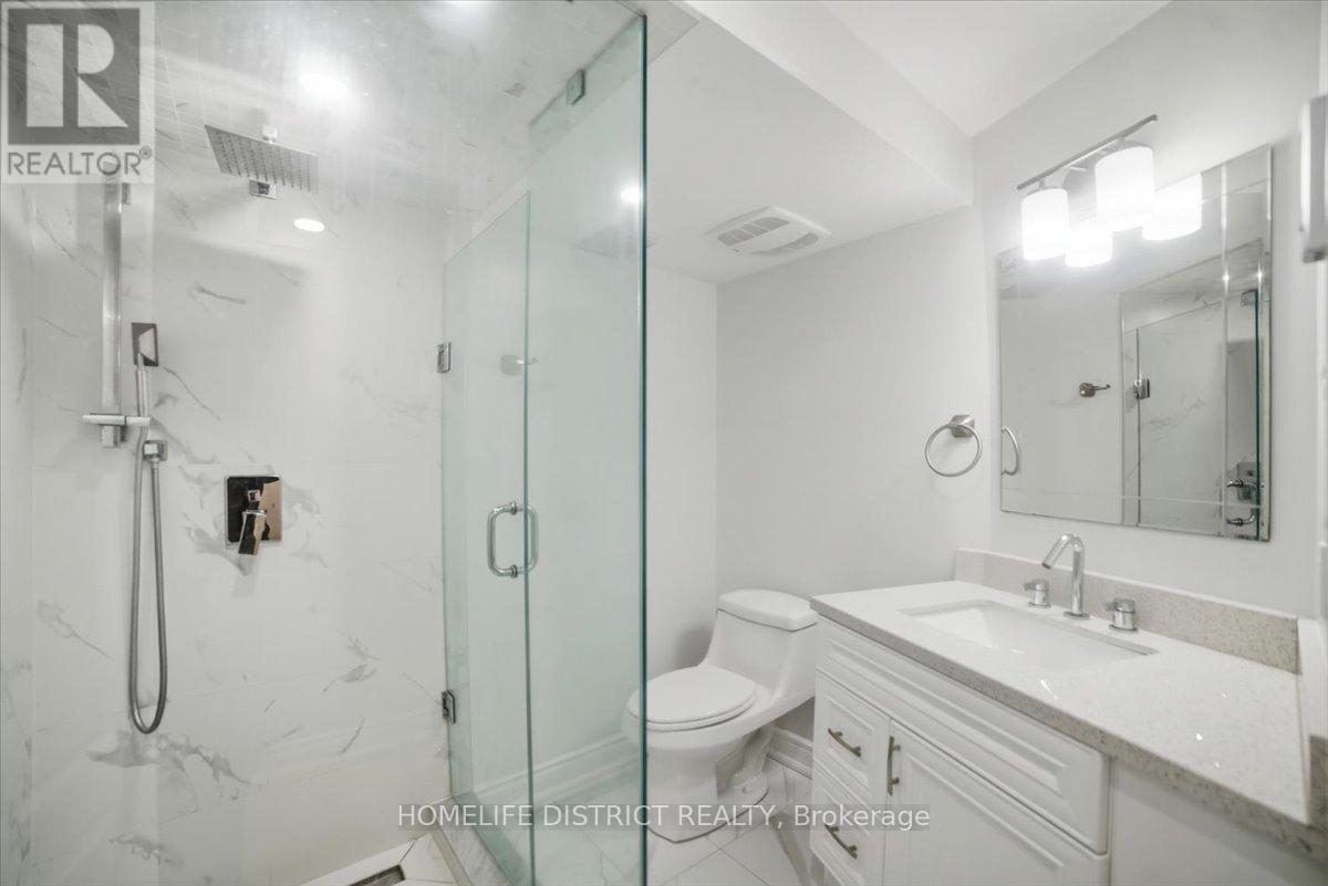 901 Bennett Boulevard, Milton, ON - Indoor Photo Showing Bathroom