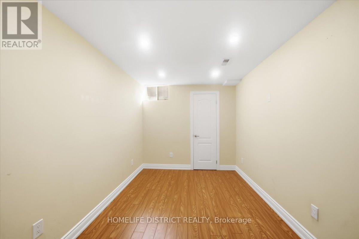 901 Bennett Boulevard, Milton, ON - Indoor Photo Showing Other Room
