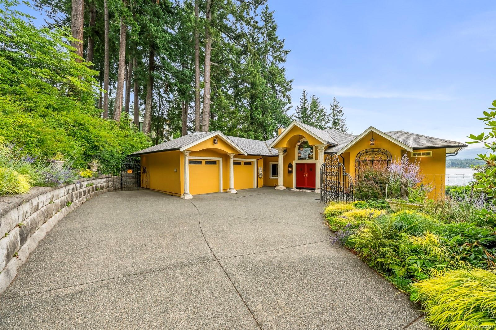 2299 Comox Ave, Comox, BC