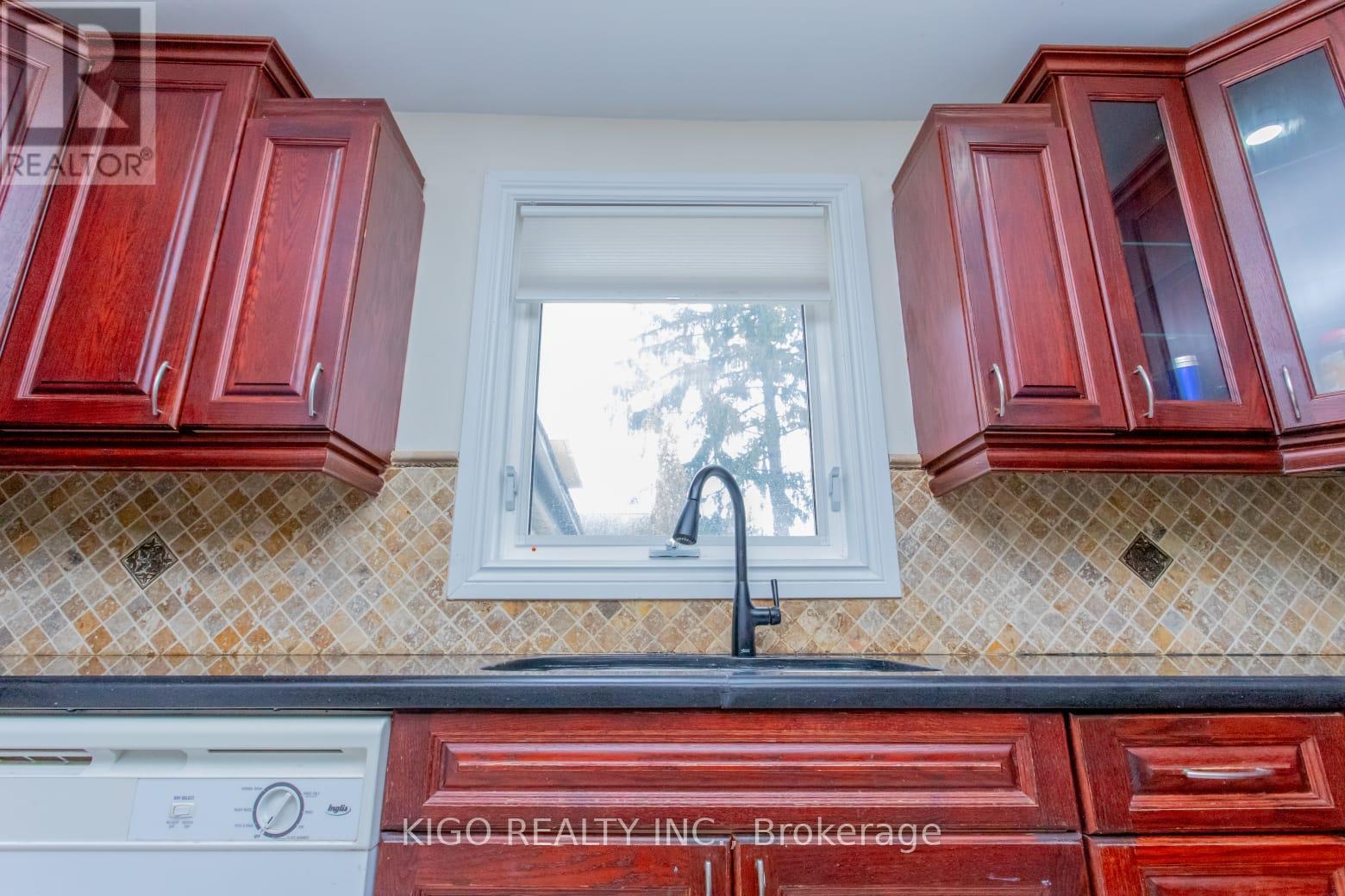 1328 Cawthra Road, Mississauga, ON