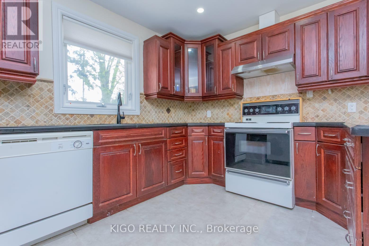 1328 Cawthra Road, Mississauga, ON