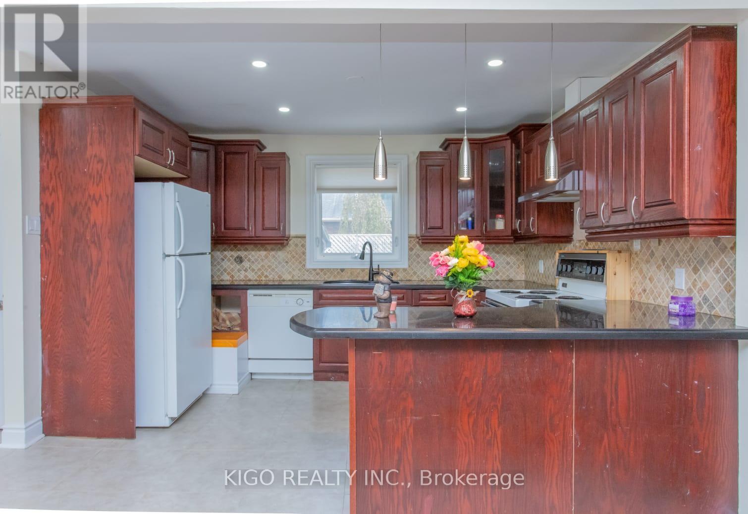 1328 Cawthra Road, Mississauga, ON