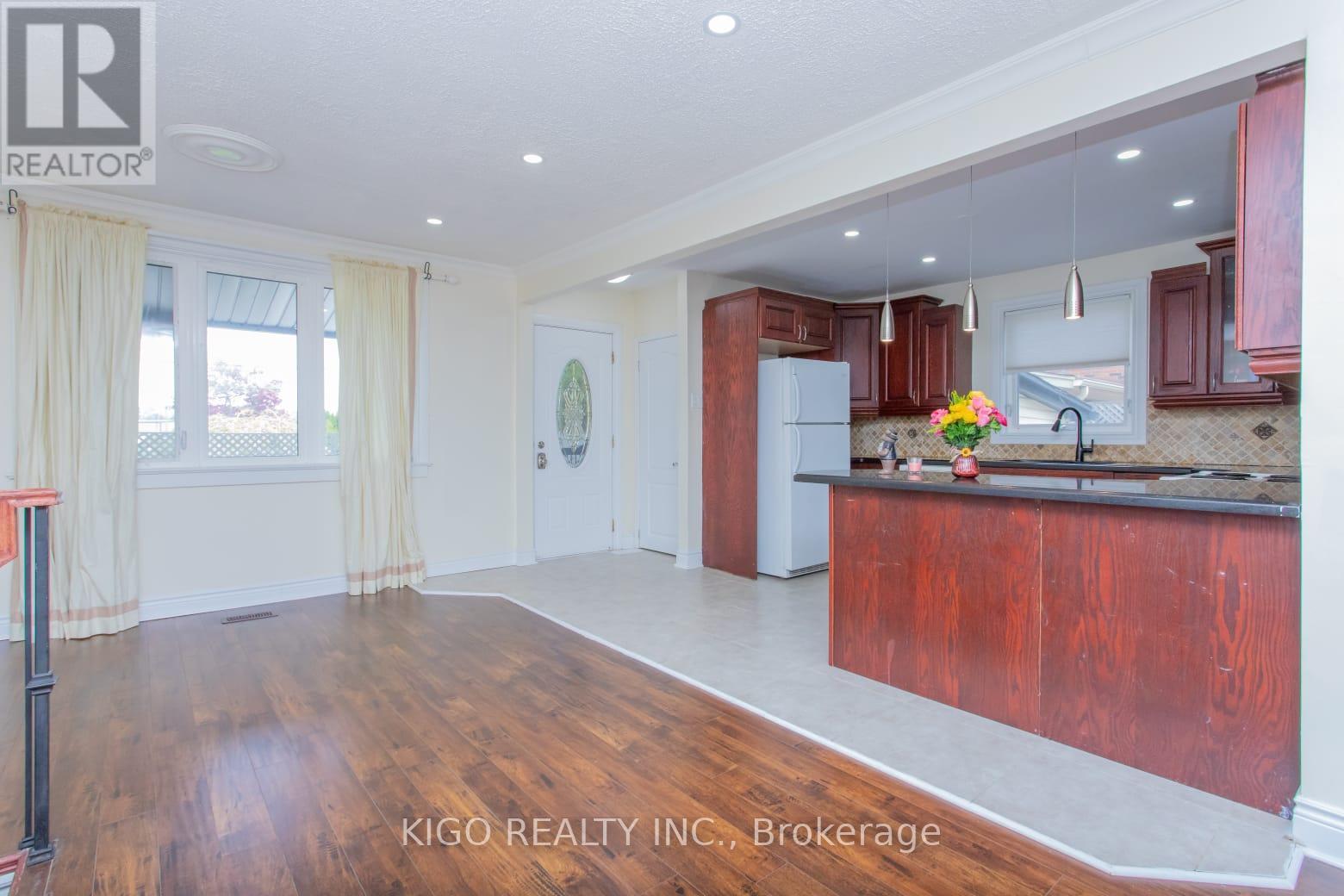 1328 Cawthra Road, Mississauga, ON