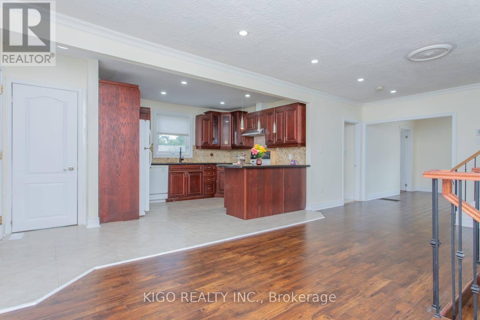 1328 Cawthra Road, Mississauga, ON