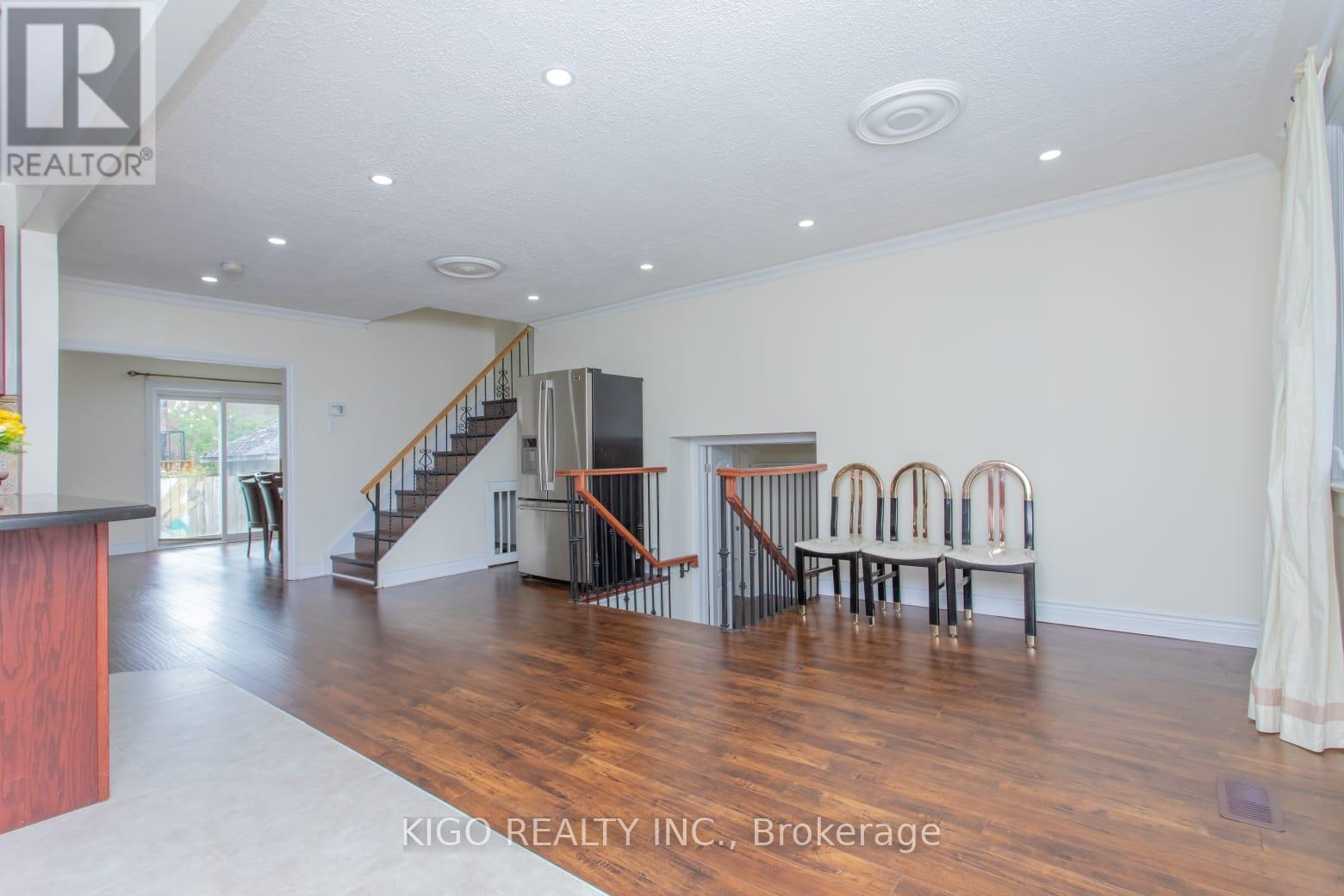1328 Cawthra Road, Mississauga, ON