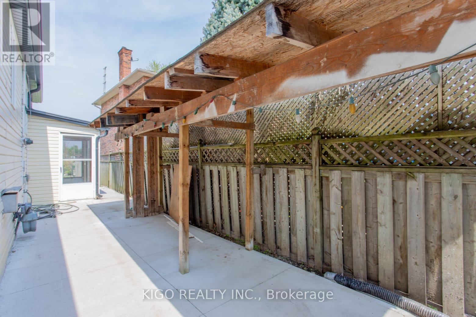 1328 Cawthra Road, Mississauga, ON