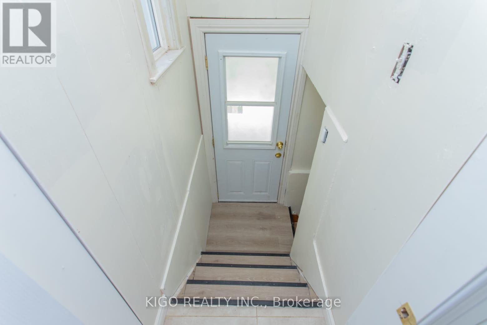 1328 Cawthra Road, Mississauga, ON