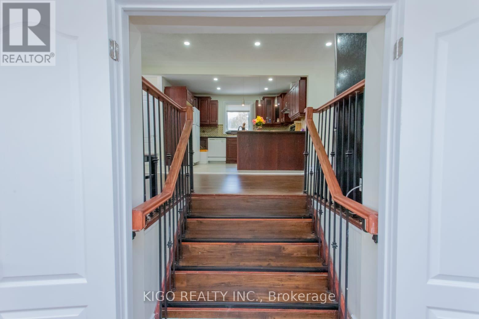 1328 Cawthra Road, Mississauga, ON