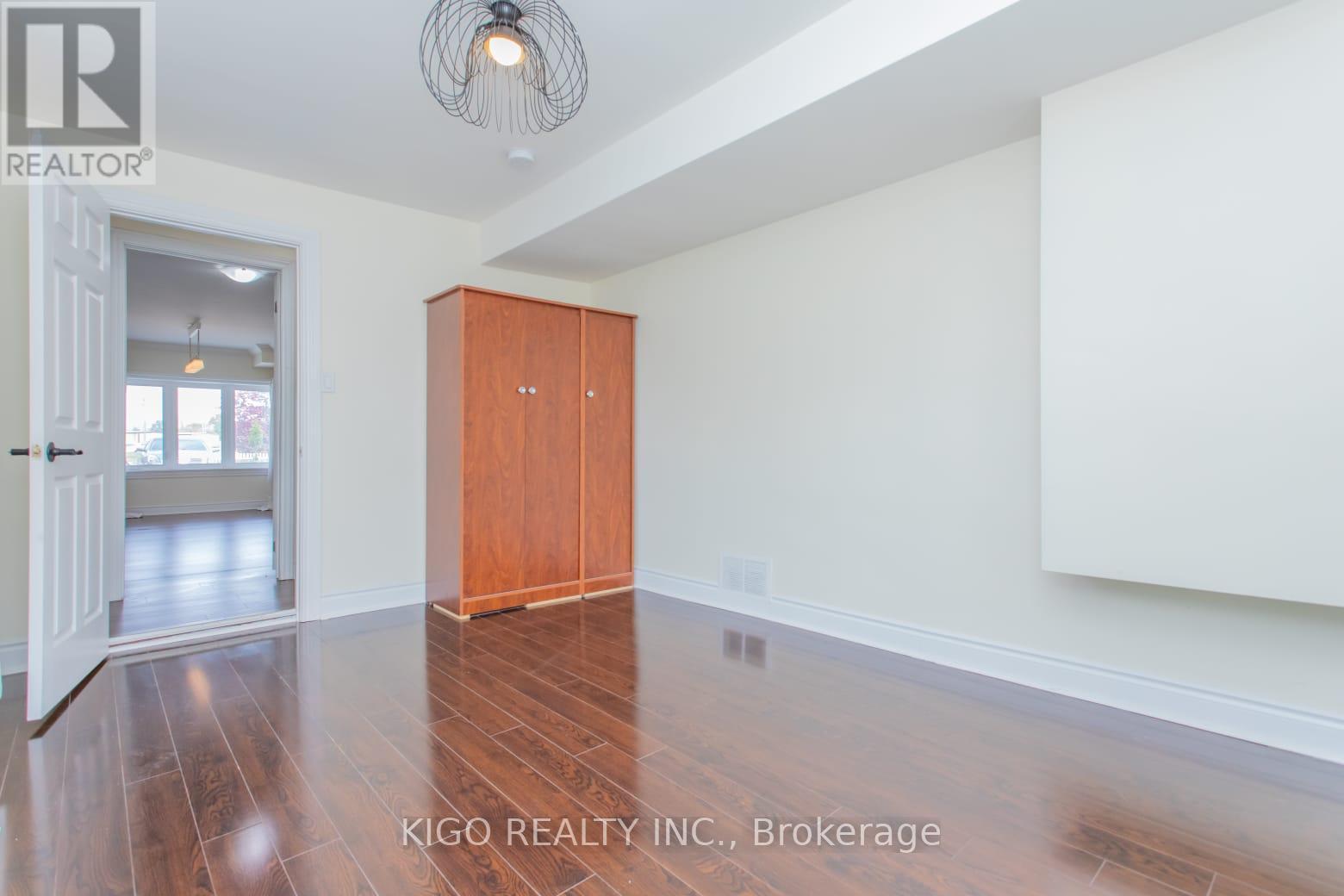 1328 Cawthra Road, Mississauga, ON