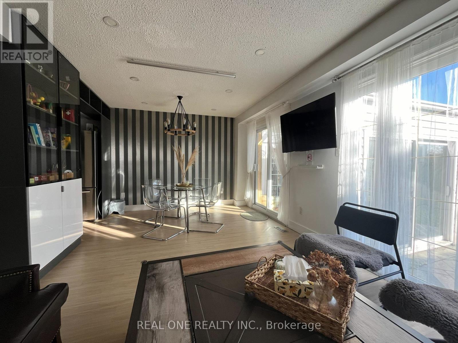Living/Dining Room - 3245 Cambourne Crescent, Mississauga, ON