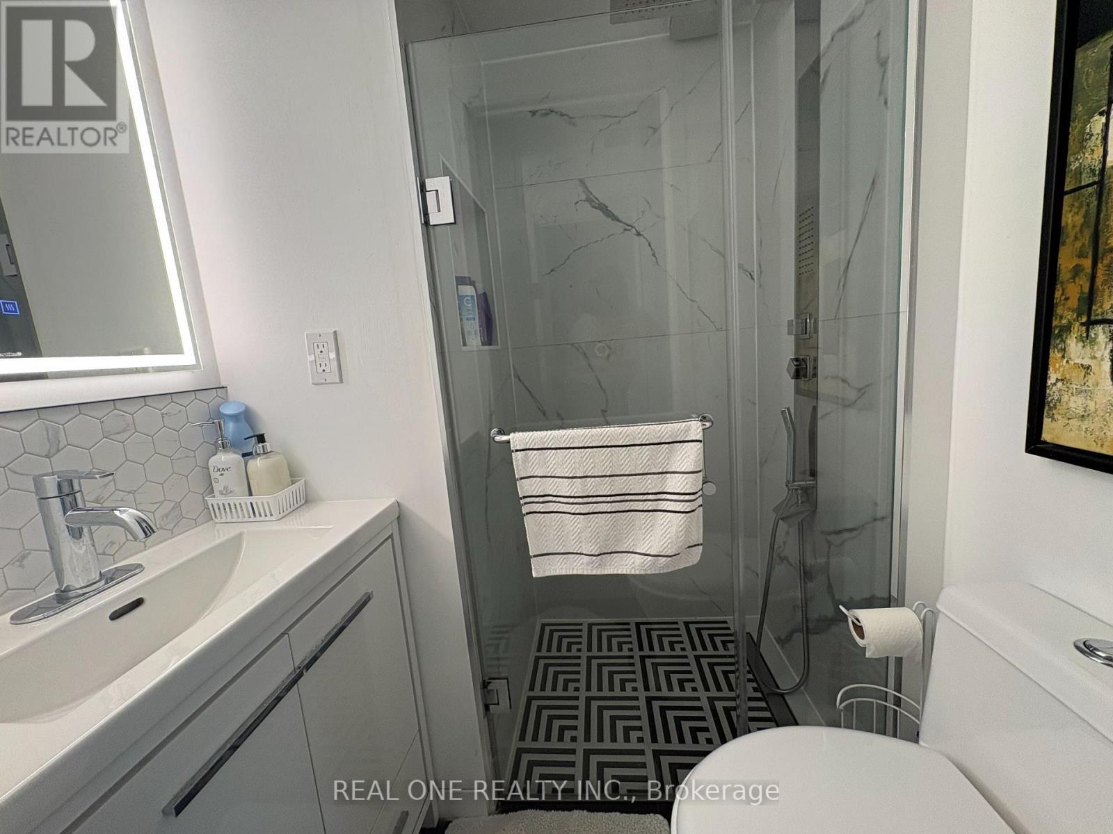 Main Bathroom on 2nd Floor - 3245 Cambourne Crescent, Mississauga, ON