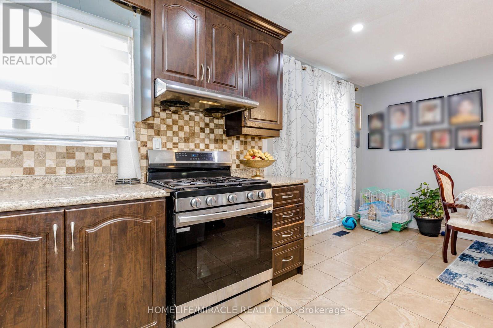 29 - 1730 Albion Road, Toronto, ON - Indoor Photo Showing Kitchen