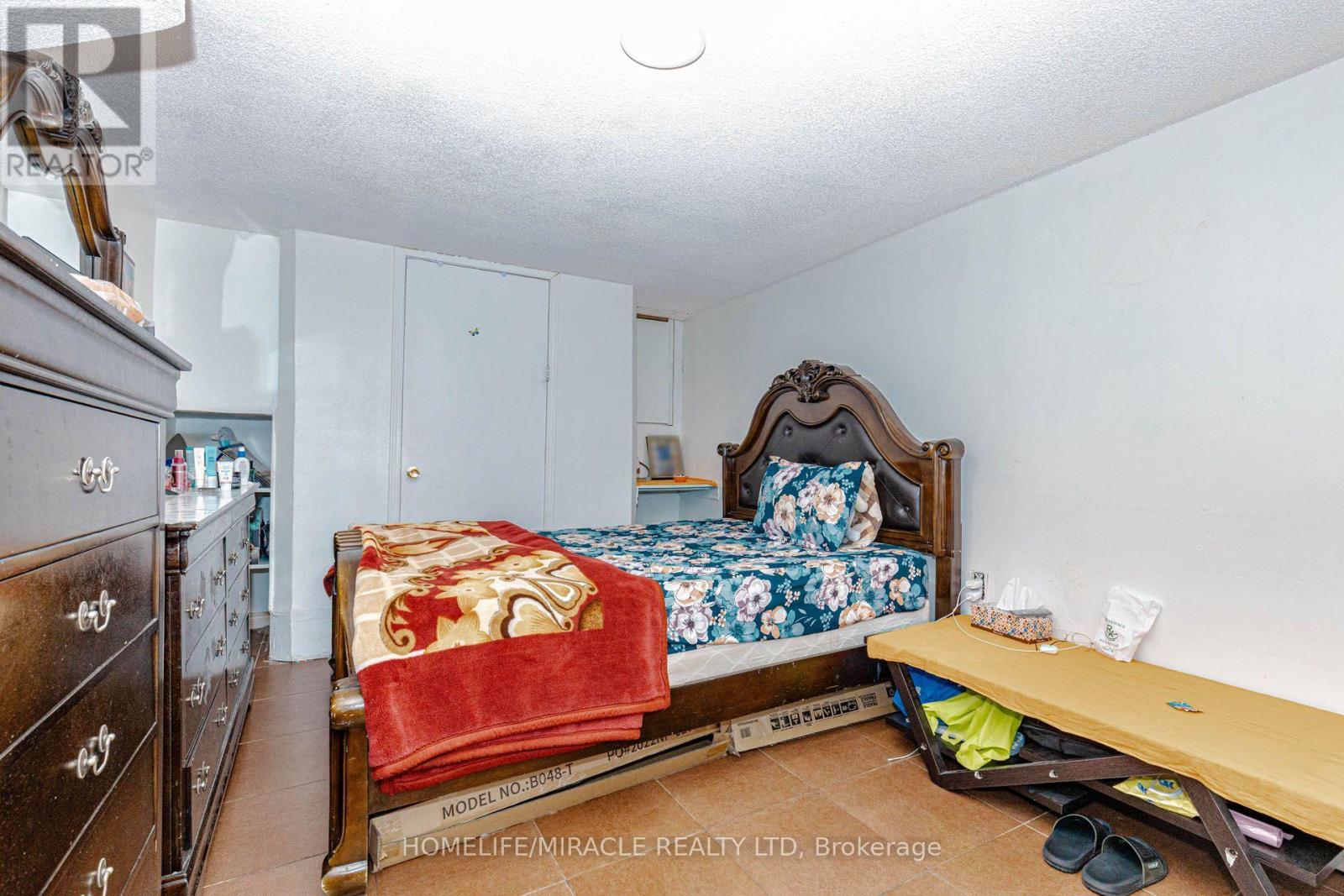 29 - 1730 Albion Road, Toronto, ON - Indoor Photo Showing Bedroom