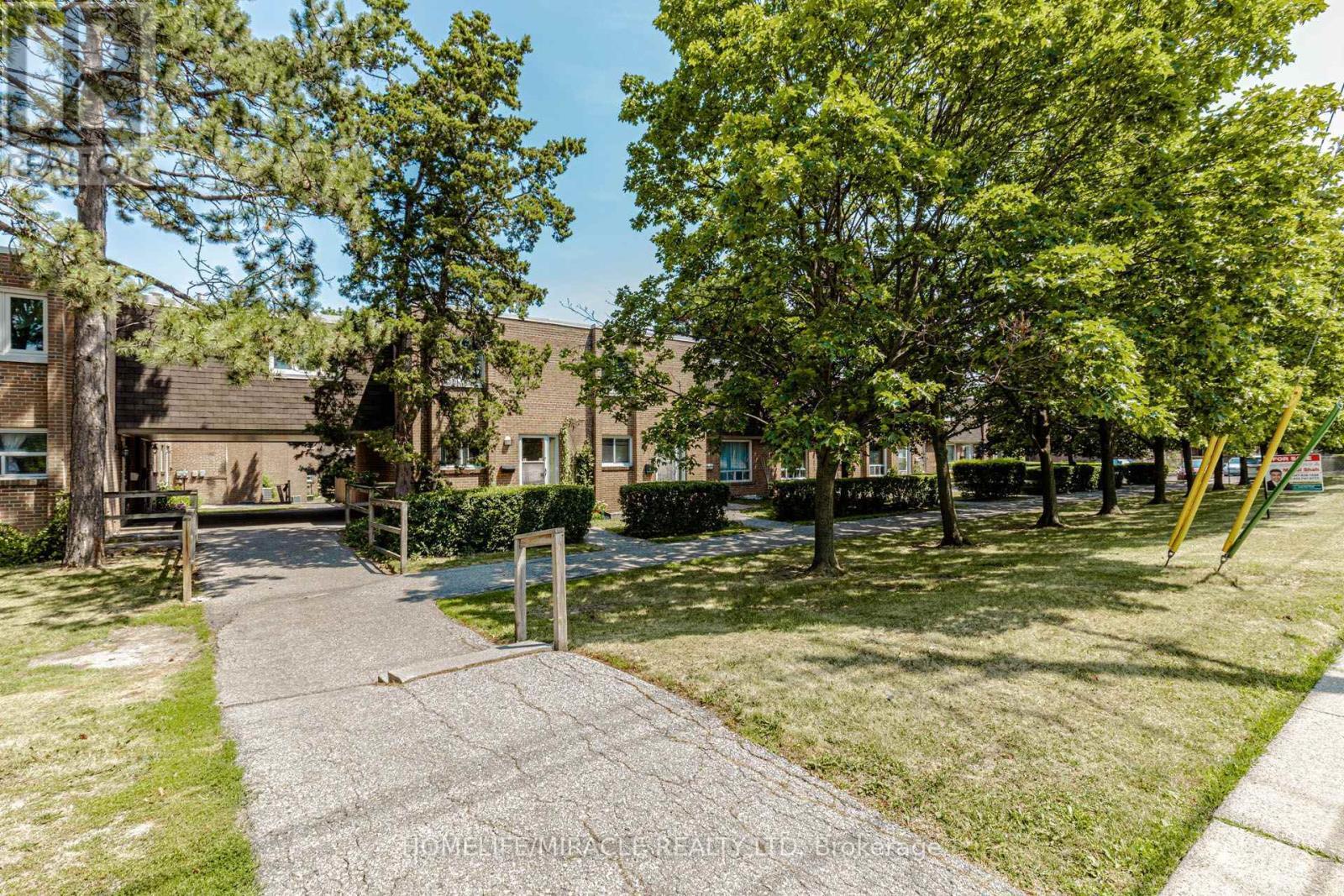 29 - 1730 Albion Road, Toronto, ON - Outdoor