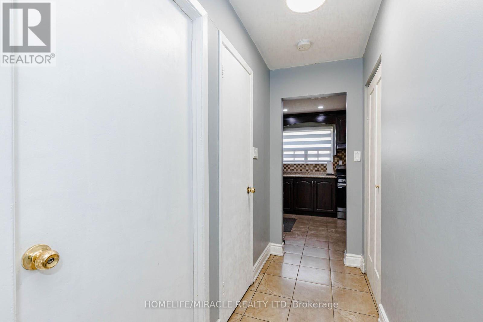 29 - 1730 Albion Road, Toronto, ON - Indoor Photo Showing Other Room