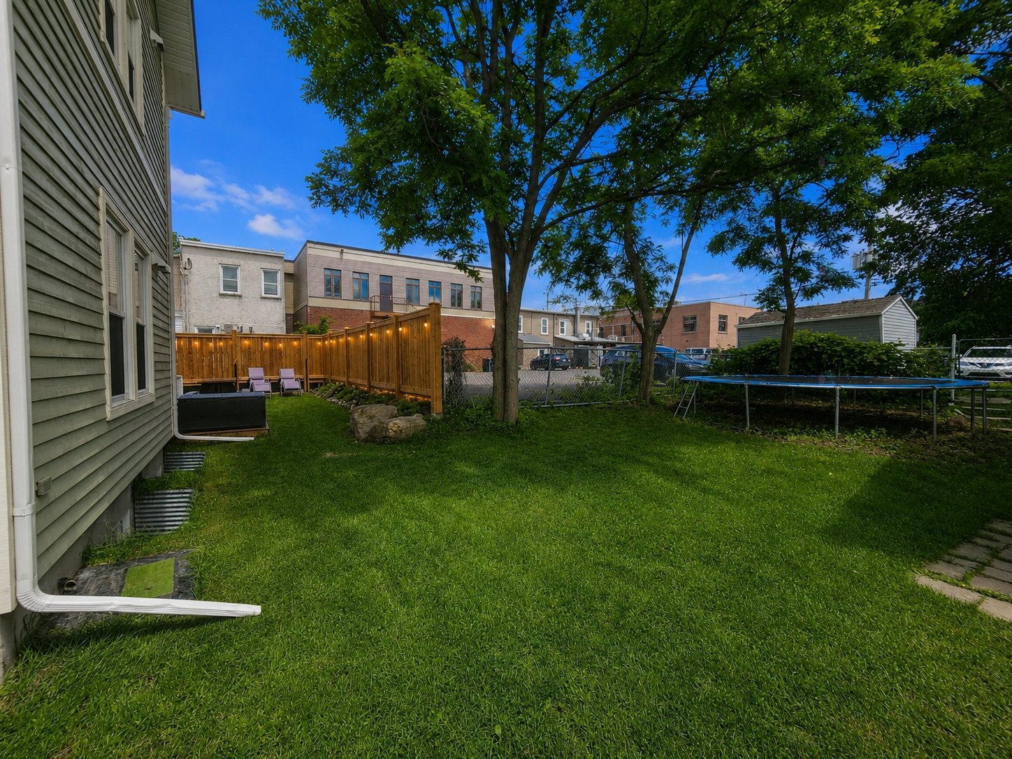 Courtyard - 5 Av. St-Jean-Baptiste, Pointe-Claire, QC - Outdoor With Backyard