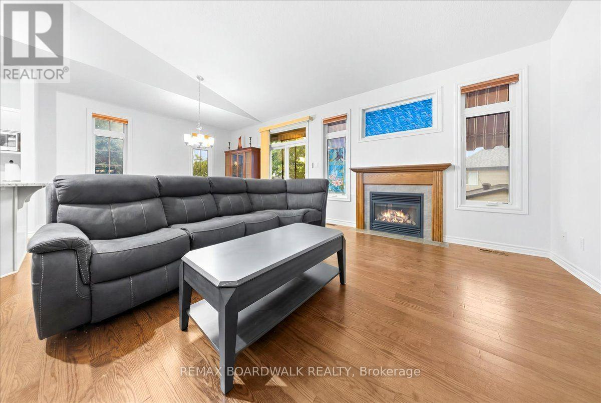 Living Room - 116 Passageway Private, Ottawa, ON