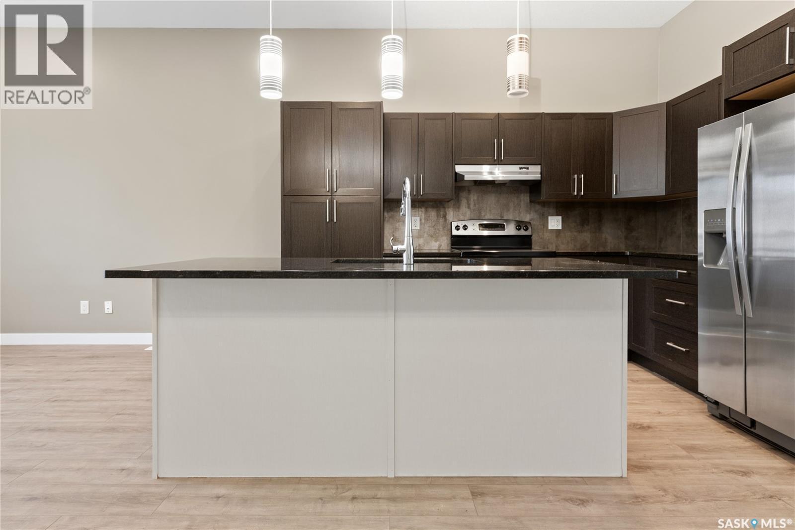622 Glacial Shores Way, Saskatoon, SK - Indoor Photo Showing Kitchen With Upgraded Kitchen