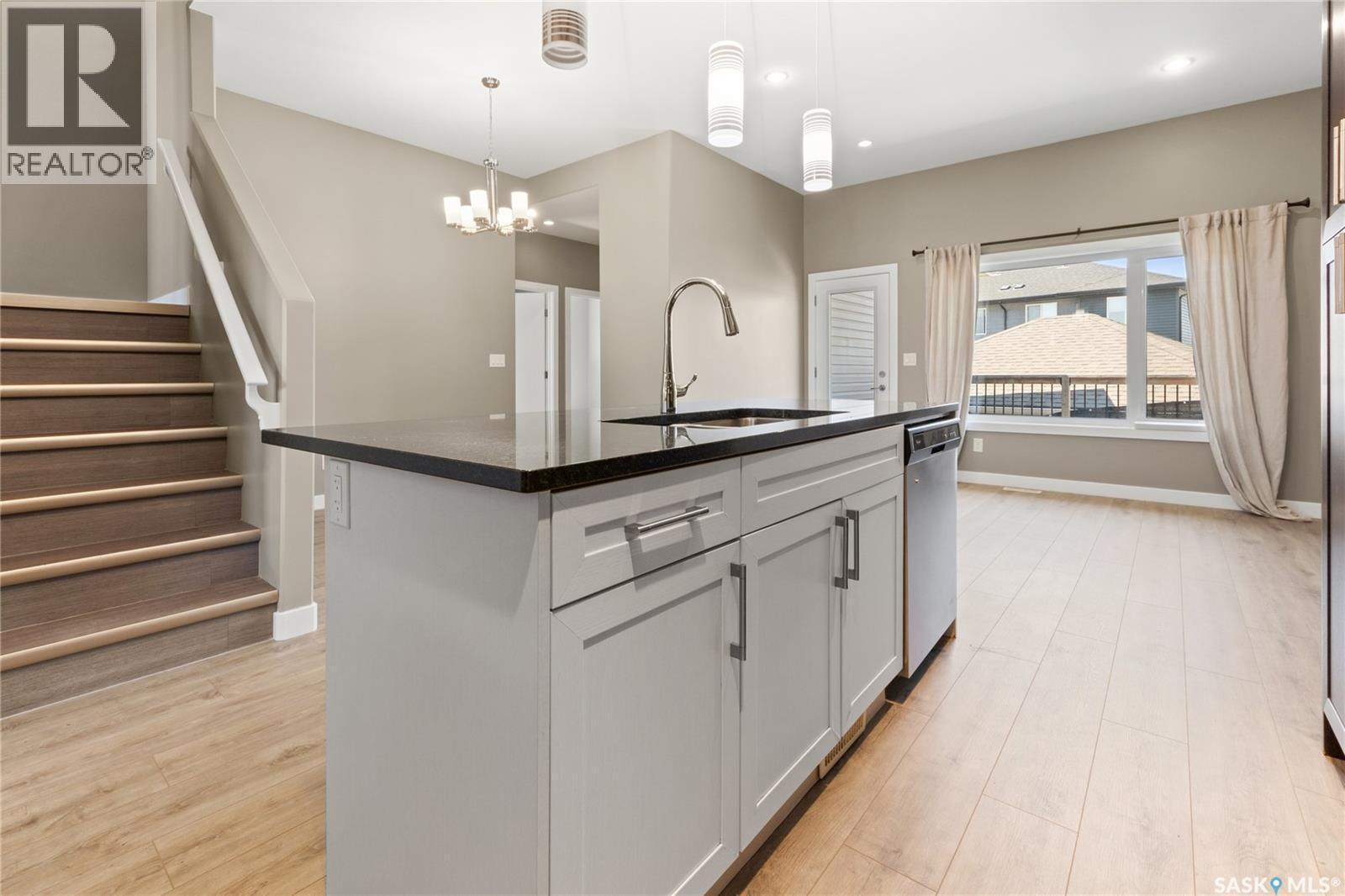 622 Glacial Shores Way, Saskatoon, SK - Indoor Photo Showing Kitchen With Upgraded Kitchen