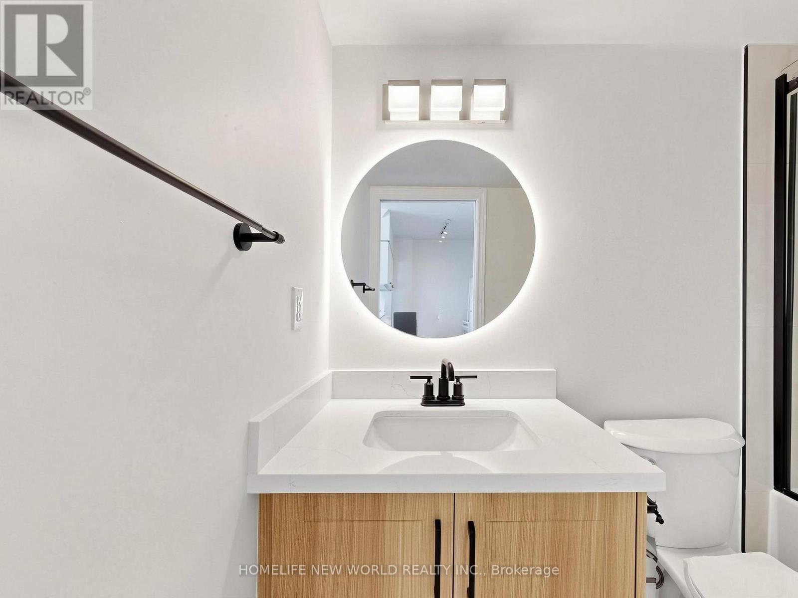#708 - 887 Bay Street, Toronto, ON
