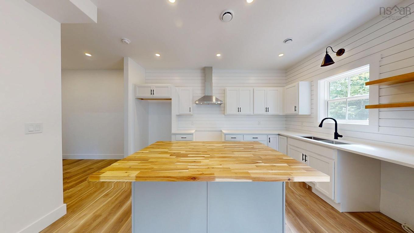 496 Highland Avenue, Windsor, NS - Indoor Photo Showing Kitchen