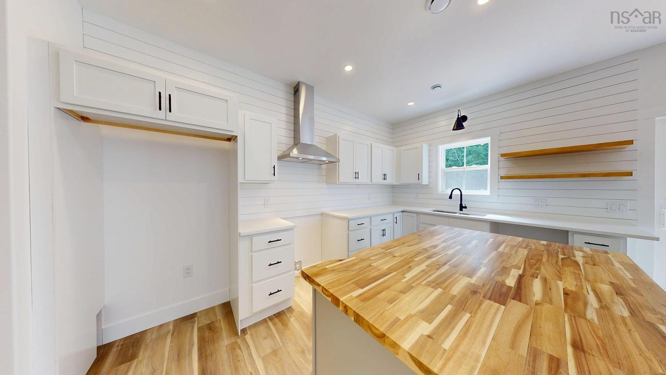 496 Highland Avenue, Windsor, NS - Indoor Photo Showing Kitchen