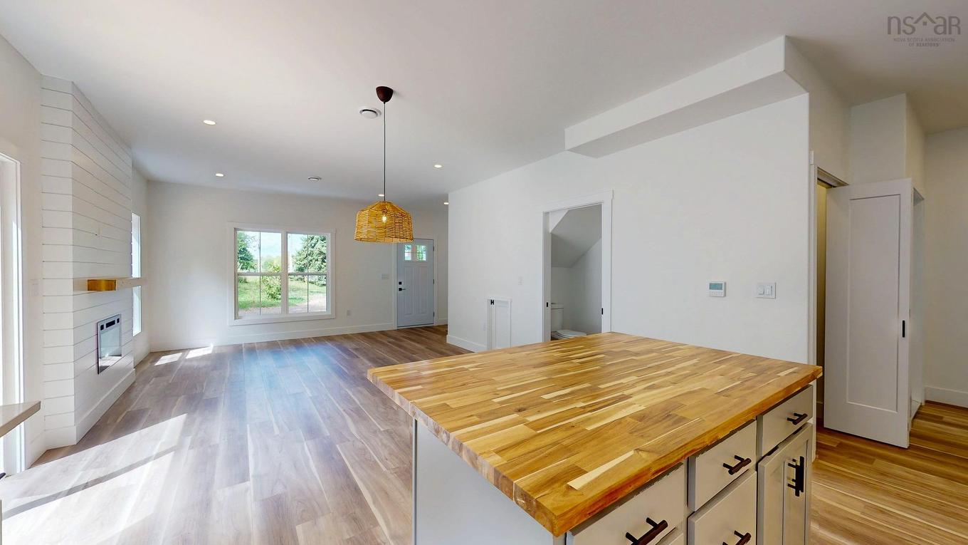 496 Highland Avenue, Windsor, NS - Indoor