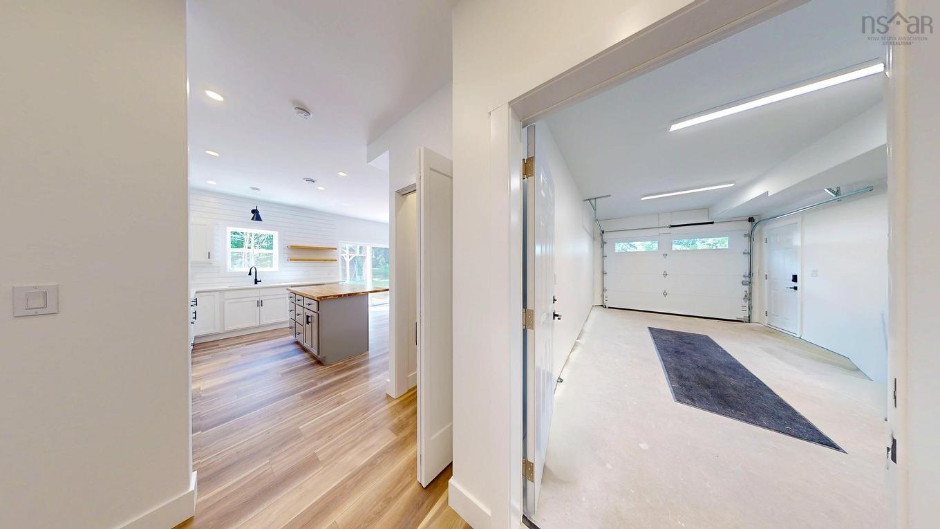 496 Highland Avenue, Windsor, NS - Indoor Photo Showing Garage