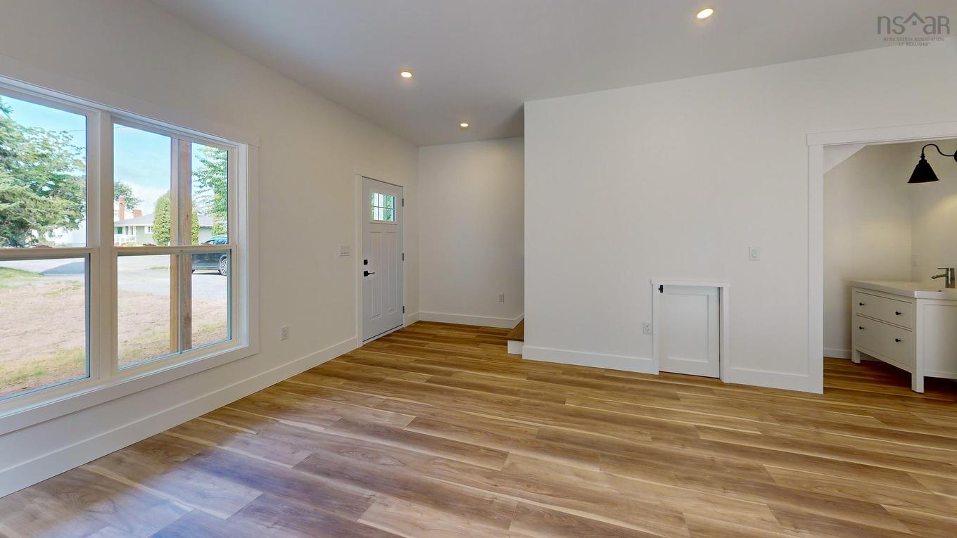 496 Highland Avenue, Windsor, NS - Indoor Photo Showing Other Room