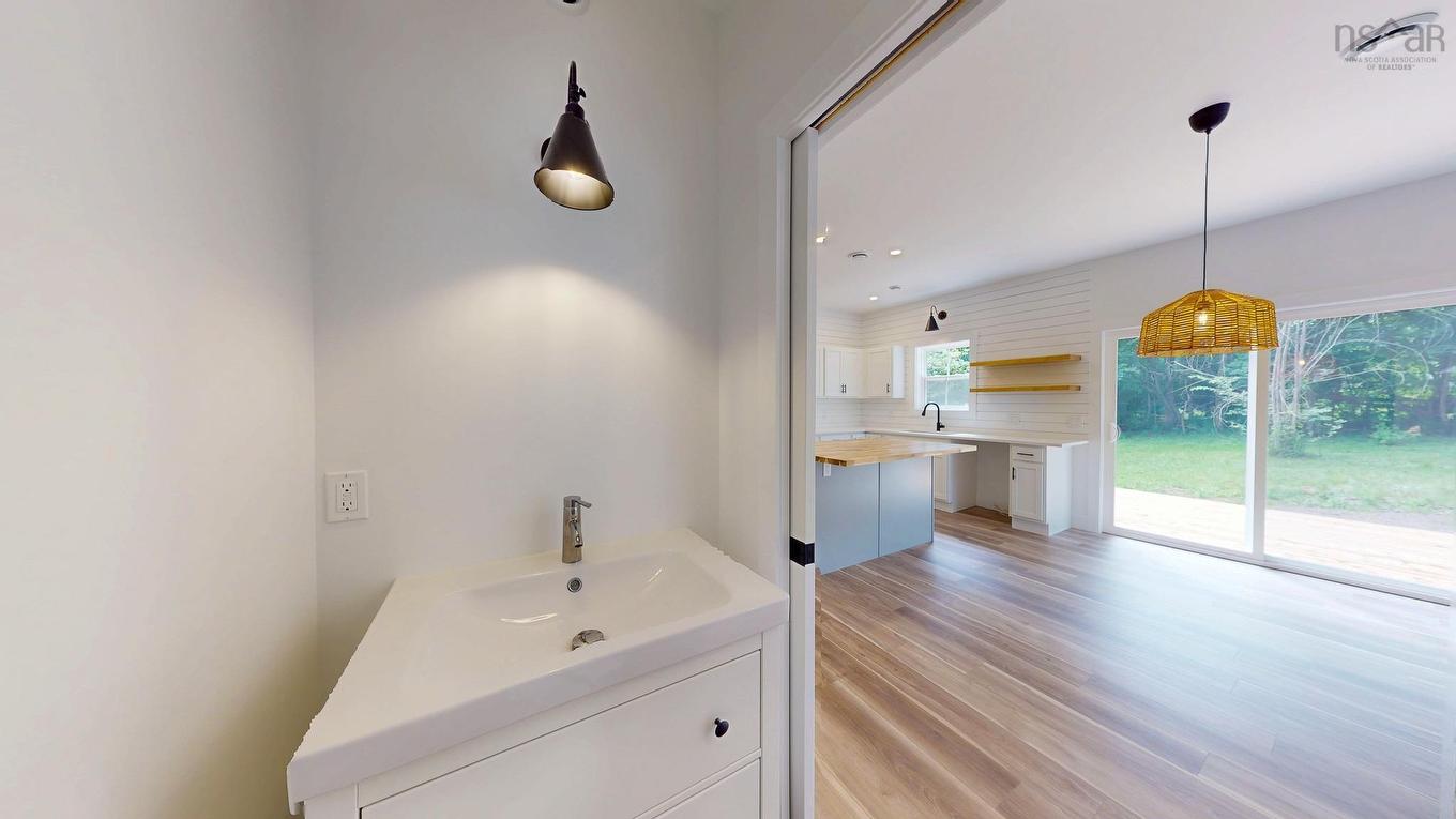 496 Highland Avenue, Windsor, NS - Indoor Photo Showing Bathroom