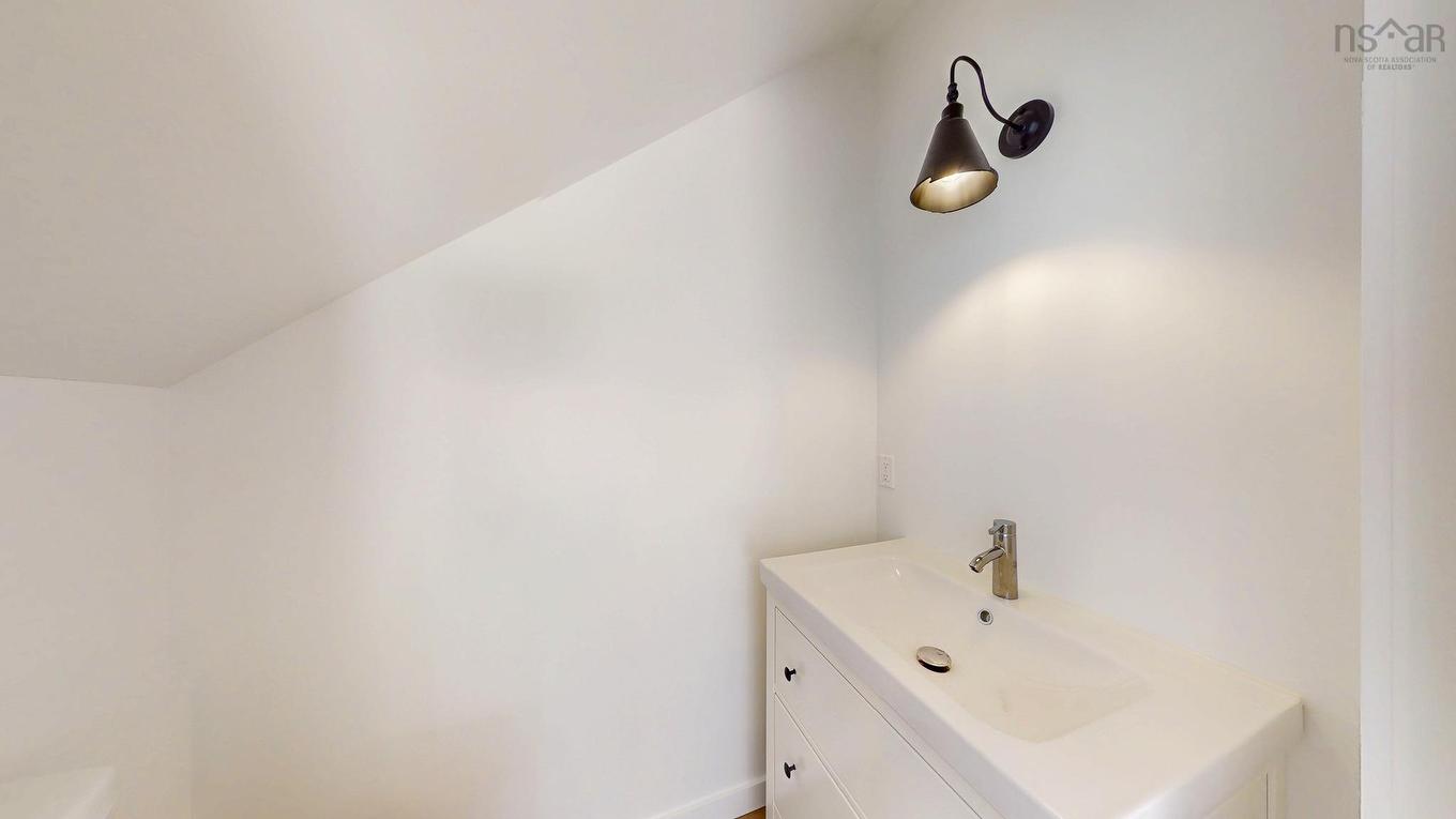 496 Highland Avenue, Windsor, NS - Indoor Photo Showing Bathroom